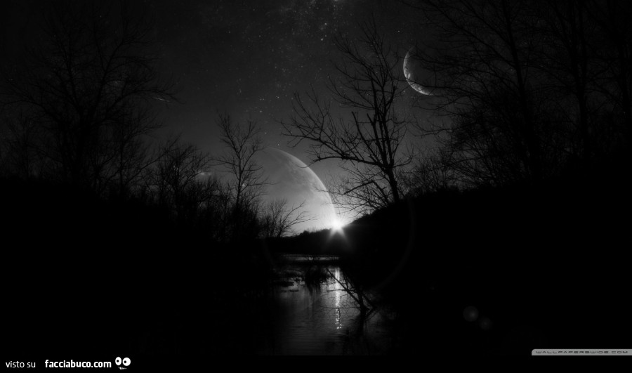 Paesaggio notturno con luna