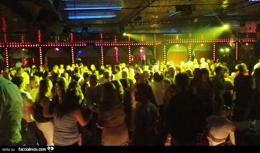 Party in discoteca