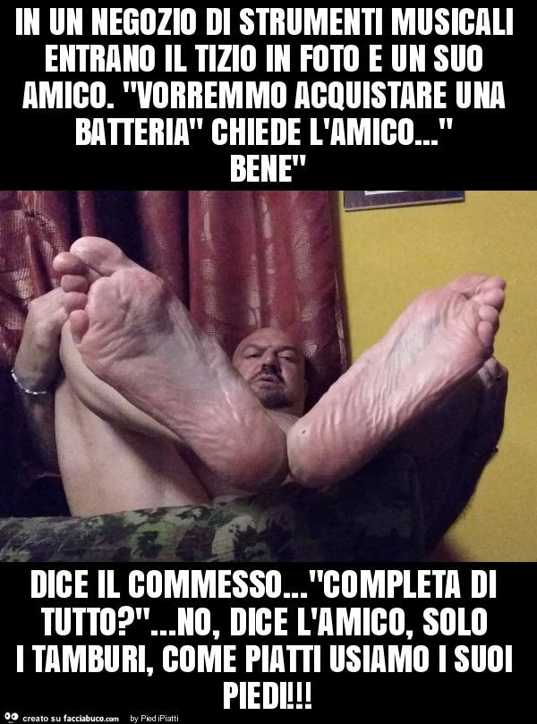 In un negozio di strumenti musicali entrano il tizio in foto e un suo amico. "Vorremmo acquistare una batteria" chiede l'amico&hellip; " bene" dice il commesso&hellip; "completa di tutto? "&hellip; No, dice l'amico