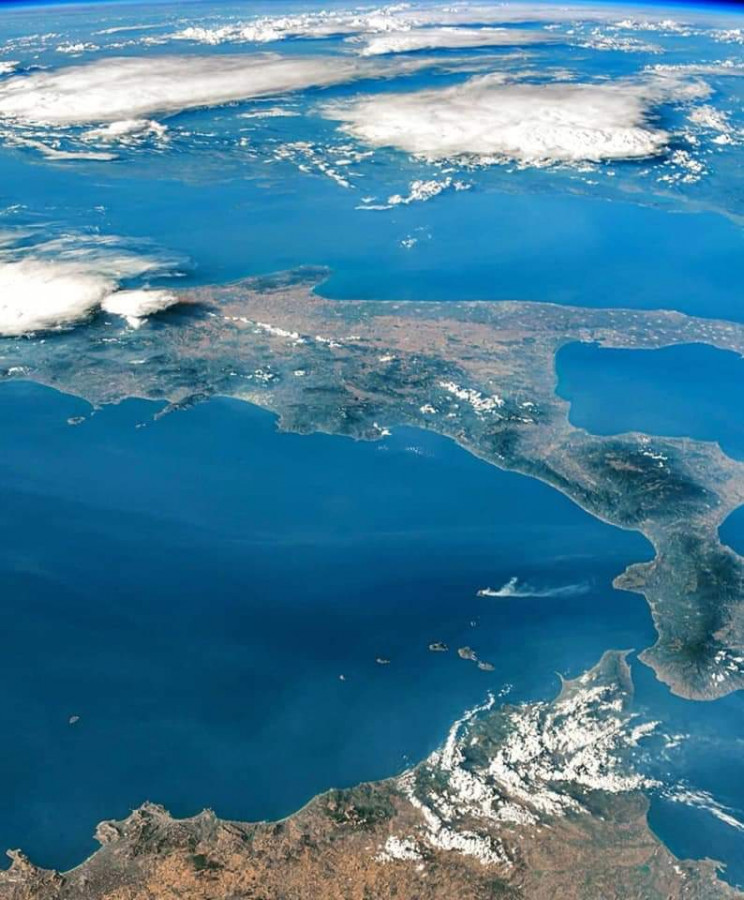 L'astronauta italiano Luca Parmitano impegnato nella missione Beyond sulla Stazione Spaziale ci regala questa foto del Sud Italia, scattata il 26 luglio 2019