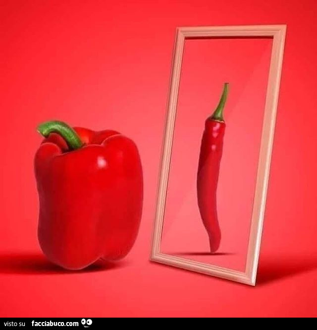 Il peperone si guarda allo specchio e si vede peperoncino