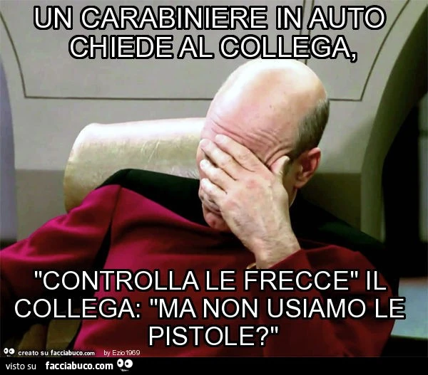 Un carabiniere in auto chiede al collega, "controlla le frecce" il collega: "ma non usiamo le pistole? "