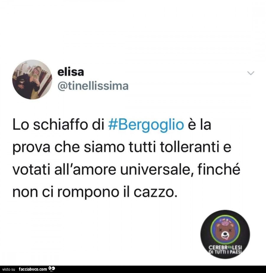 Lo schiaffo di Bergoglio è la prova che siamo tutti tolleranti e votati all'amore universale, finché non ci rompono il cazzo