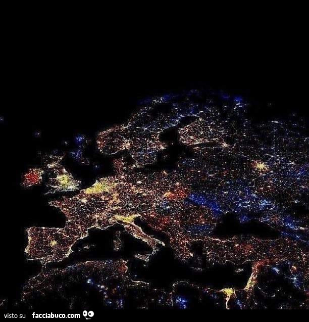 Europa illuminata vista dal satellite
