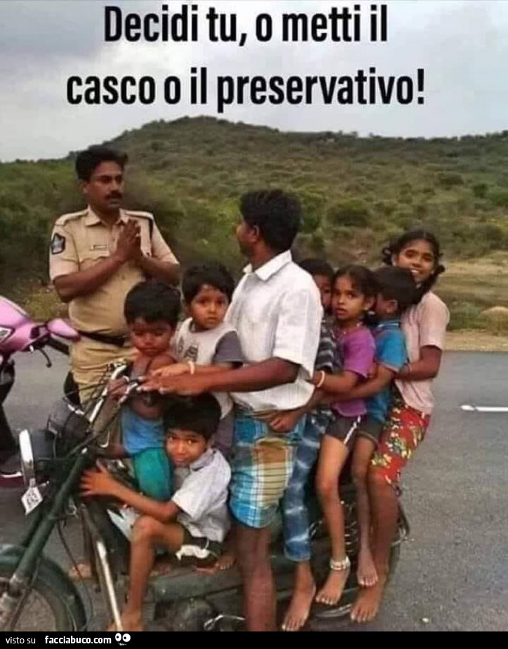 Decidi tu, o metti il casco o il preservativo