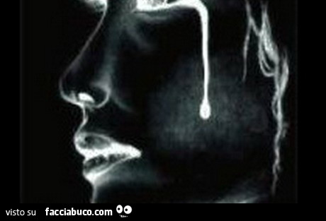 Lacrima che cola sul viso