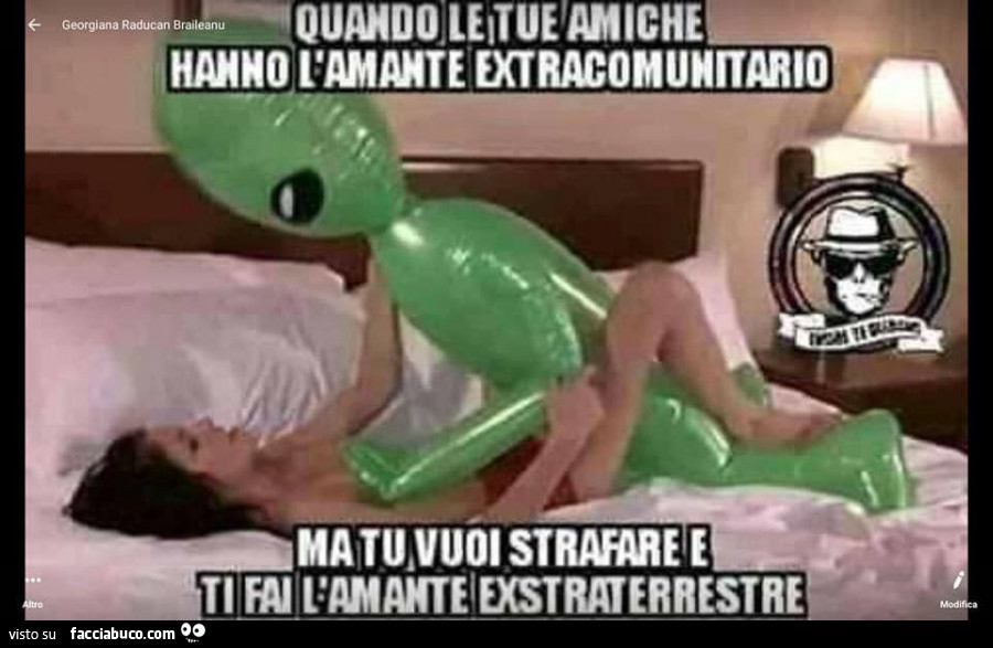 Quando le tue amiche hanno l'amante extracomunitario ma tu vuoi strafare e ti fai l'amante extraterrestre