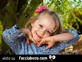 Bimba sorridente