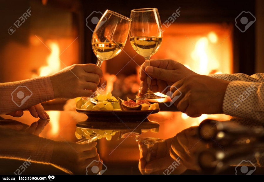 Brindisi con vino bianco